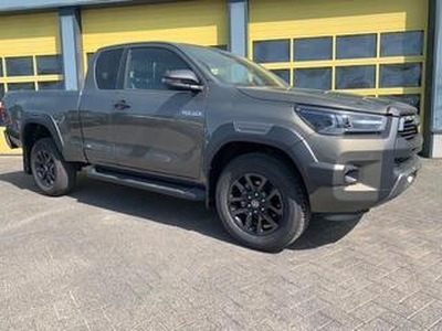 Toyota HI-LUX HiLux 2.8 D-4D Xtra Cab Invincible