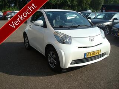 Toyota IQ 1.0 VVTi Aspiration - Paarlemoer wit - 2e eigenaar - Airco - Half leer/stof - lm velgen - Zeer mooie auto