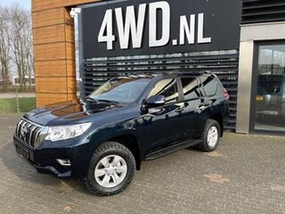 Toyota LAND CRUISER 2.8 D-4D AUT 5 DRS SWVAN CUSTOM EDITION LEDER NAVI CLIMA CRUISE ? 52900 EXCL 1E registratie auto fiscaal voordelig grijs kenteken side window van