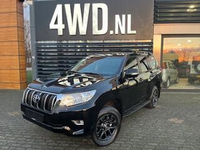 Toyota LAND CRUISER 2.8 D-4D-F AUT SWVAN CUSTOM BLACK EDITION LEDER/NAVI/CLIMA/CRUISE ? 54.900 EXCL 1E REGISTRATIE AUTO , volledig luxe uitvoering extra accessoires tegen meerprijs mogelijk .