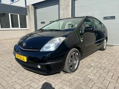 Toyota PRIUS 1.5 VVT-i Business Edition *NAVI/ECC*