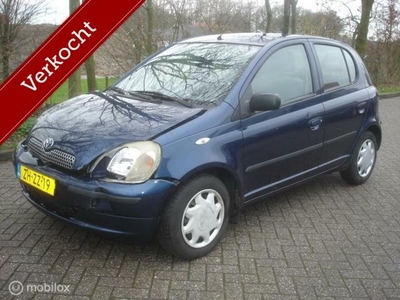 Toyota Yaris 1.0-16V VVT-i Sol Airco 5 drs. links voorschade