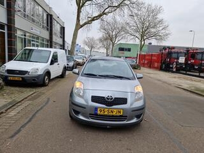 Toyota YARIS 1.0 VVTi Sol