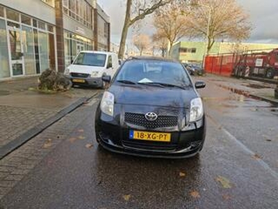 Toyota YARIS 1.3 VVTi Sol