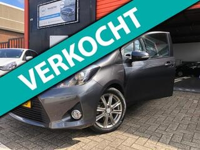 Toyota YARIS 1.5 Full Hybrid Dynamic AUT NAVI CAM LEER LAGE KMS