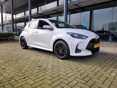 Toyota YARIS 1.5 Hybrid Active Automaat | Clima | Stoelverwarming | Adaptieve cruise | Navigatie