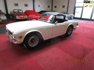 Triumph TR6 In nieuwstaat is boddy off gerestaureerd