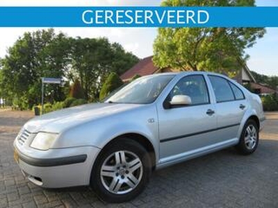 Volkswagen BORA 1.4i Comfortline met Diverse Opties !