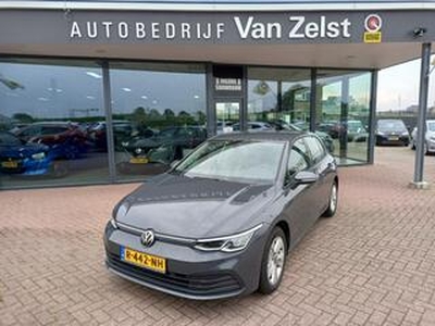 Volkswagen GOLF 1.0 eTSI Life Business 24884 KM!! Zeer nette auto, geleverd met 12 MND BOVAG garantie Keyless entry and go, Multimedia voorbereiding, Multifunctioneel stuurwiel, airco, etc..