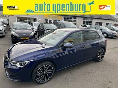 Volkswagen GOLF 1.5 eTSI R-Line Automaat * 28.474 Km * Sfeerverlichting * Led * Climatronic * Apple Car Play *