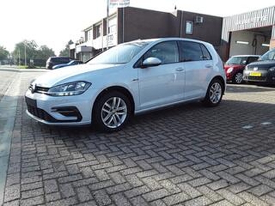 Volkswagen GOLF 15 TSI ACT 15O PK / R-LINE / NAVI / PDC