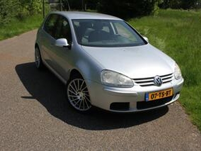 Volkswagen GOLF 1.6 FSI Optive 2