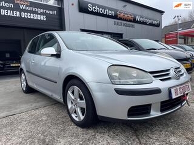 Volkswagen GOLF 1.6 FSI Trendline