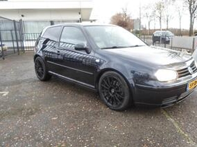 Volkswagen GOLF 1.8-20V Turbo Highline 150 pk leder sport interieur groot lcd scherm airco stoelverwarming nieuwstaat org ned auto