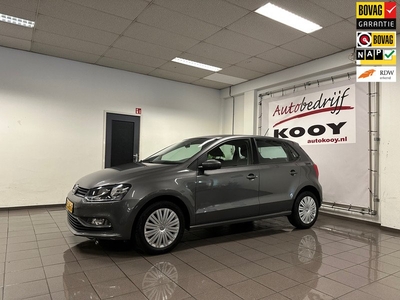 Volkswagen Polo 1.2 TSI Comfortline * Navigatie / Parkeersensoren / Cruise control / NL Auto *