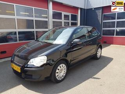 Volkswagen POLO 1.4-16V Trendline met Airco.