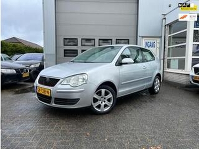 Volkswagen POLO 1.4 TDI Trendline APK/Clima/LMV/Cruise.ctrl