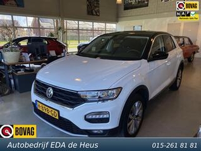 Volkswagen T-Roc 1.5 TSi DSG7-autom. Sport met o.a. navigatie, Apple CarPlay / Android-Auto, stoelverwarming, clima, etc.