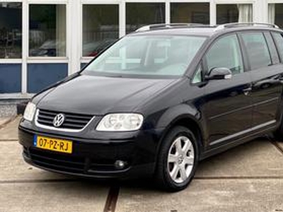 Volkswagen TOURAN 2.0-16V FSI Highline |Clima |CruiseC |APK