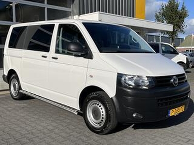 Volkswagen TRANSPORTER Kombi 2.0 TDI 140 pk DSG Automaat L1H1 BM 20 stuks op Voorraad !!! BTW en BPM vrij Airco Cruise control PDC Trekhaak 1e eigenaar Ideaal voor ombouw naar camper Euro 5