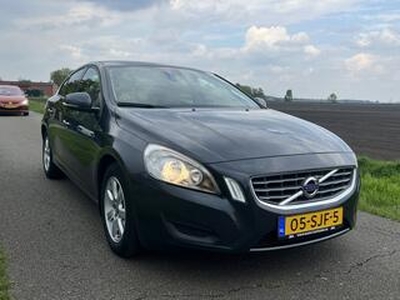 Volvo S60 1.6 T3 Kinetic / NAVI / ECC / CRUISE