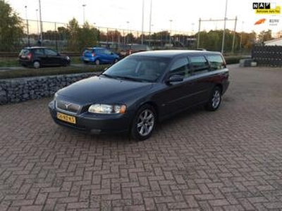 Volvo V70 2.4 D5 Momentum - Nieuwe APK - Navigatie - Trekhaak