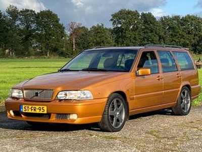 Volvo V70 V70R AWD SAFFRON AUTOMAAT 7 PERSOONS ZEER GOEDE STAAT