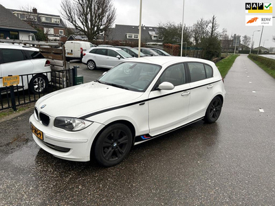 BMW 1-serie 118i Business Line 2009! LEDER Navigatie!