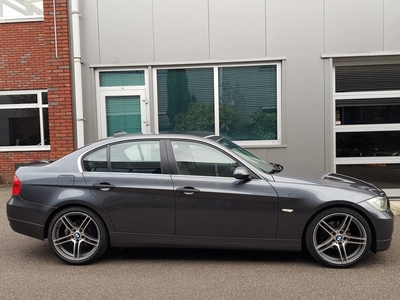 BMW 3-serie 325i Navi Leder Xenon 19