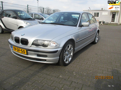 BMW 3-serie BMW 3-serie 318i Executive AIRCO