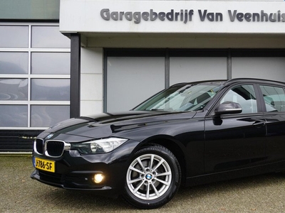 BMW 3-serie Touring 318d 150pk Luxury Leder Navi Stoelverwarming 16inch LM Trekhaak Clima *Nette BMW*