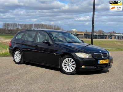 BMW 3-serie Touring 318i Business Line Airco/Navi/Stuurbed/Lmv/Nap/Boekjes