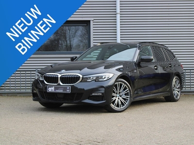 BMW 3-serie Touring 330e xDrive High Executive M-Sportpakket, Adaptief Cruise Control, Elektrische trekhaak, Panoramadak, Live Cockpit, DAB, Stuurwielverwarming, Sportstoelen, Verduisterende ruiten, Grootlichtassistent, Stoelverwarming, etc.