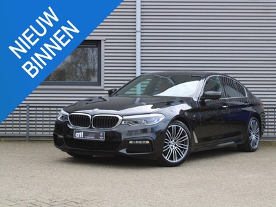 BMW 5-serie 520i High Executive M-Sportpakket, Comfortstoelen met geheugen, Head up display, Glasdak elektrisch, Navi prof, Parkeerhulpsysteem Plus, Neerklapbare achterbank, DAB, Stoelverwarming, Elektrische trekhaak, etc.