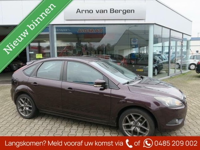 Ford Focus 1.6 Titanium, clima, cruisecontrol, zeer mooie auto met een hele aparte kleur !!