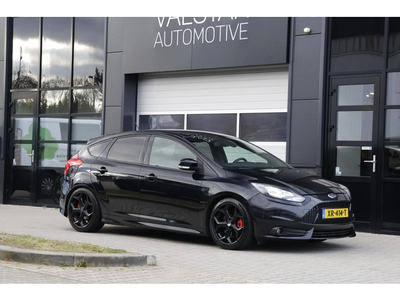 Ford Focus ST 2.0 EcoBoost | Stoffler Exhaust | RECARO