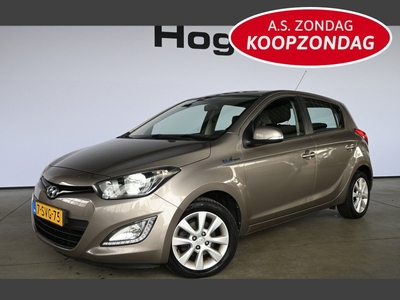 Hyundai i20 1.2i i-Deal Airco Cruise control Navigatie Licht metaal Inruil mogelijk