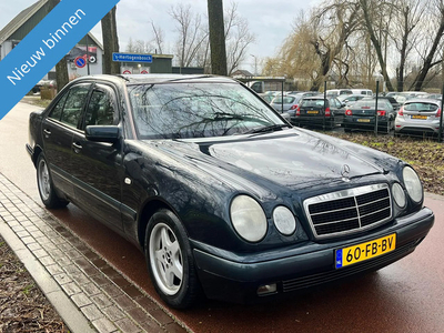 Mercedes-Benz E-Klasse 200 AIRCO!LEDER!HANDBAK!APK!KOOPJE!