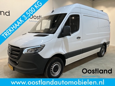 Mercedes-Benz Sprinter 316 CDI L2H2 RWD Automaat / Euro 6 / Trekhaak 3500 KG / CarPlay / MBUX / Camera / Airco / Cruise Control / Navigatie / 3-Zits