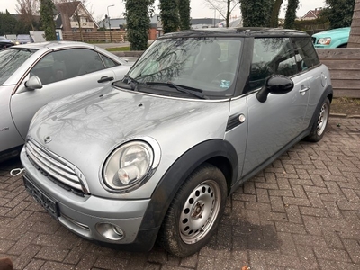 Mini COOPER MOTORSCHADE ( DUITS KENTEKEN ) - tbv onderdelen!