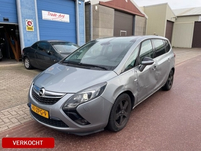 Opel Zafira Tourer 1.4 Cosmo 7p. 2013 rijdbare schade links Navigatie, Panoramadak, etc. NAP + Boekjes aanwezig.