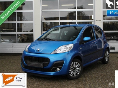 Peugeot 107 1.0-12V 5-Deurs Facelift 2 Active-Sport Airconditioning Centrale Deurvergrendeling Elektrische Ramen Stuurbekrachtiging Lederstuur Radio/Cd/Aux 12Volt Aansluiting Zwart Interieur Isofix Privacy/Zonwerend Glas Métallic Lak Mistlampen V+A