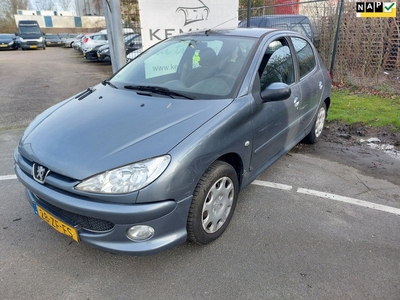 Peugeot 206 1.4 5 deurs Airco lichte schade