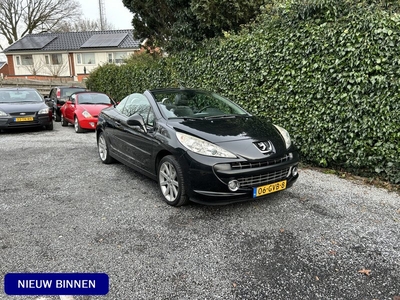 Peugeot 207 CC 1.6 VTi Roland Garros | Leer | Autom. Airco | Cruise Control | LMV | Trekhaak | PDC | APK tot 14-10-2024! | ** 2e Paasdag open op afspraak! **