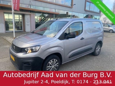 Peugeot Partner bestel 1.5 Blue HDi Luxe uitvoering : Navigatie , Parkeerhulp , Electr ramen , Airco, Electr spiegels , Electr. inklapbare spiegels , Sleutel met afstand bediening