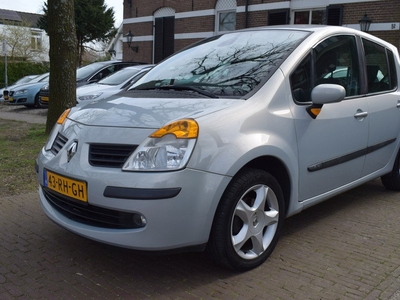 Renault Modus 1.4-16V Privilège Luxe