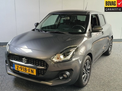 Suzuki Swift 1.2 Style Smart Hybrid uit 2023 Rijklaar + Fabrieksgarantie tot 7-2026 Henk Jongen Auto's in Helmond, al 50 jaar service zoals 't hoort!