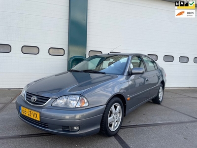 Toyota Avensis 1.6-16V Linea Luna