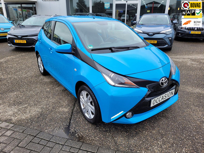 Toyota Aygo 1.0 VVT-i x-play Navi Parkeersensors Automaat 5d