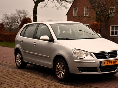 Volkswagen Polo 1.4-16V Trendline 5 DEURS AIRCO, ELEC. RAMEN EN MEER! ZEER MOOI